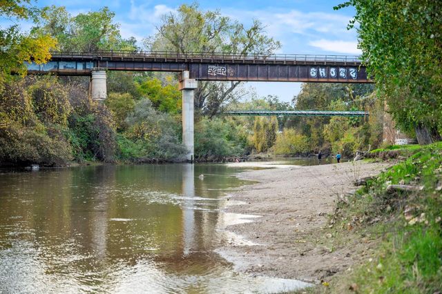 2526 River Cove Dr, Riverbank, CA 95367