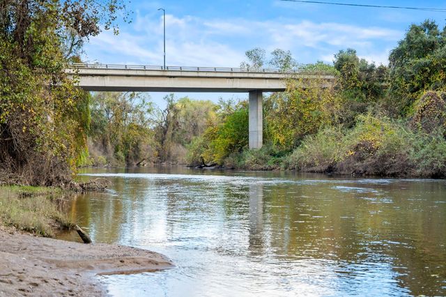 2526 River Cove Dr, Riverbank, CA 95367