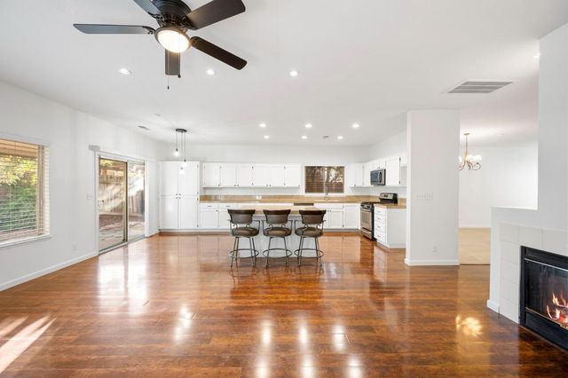 2526 River Cove Dr, Riverbank, CA 95367