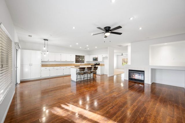 2526 River Cove Dr, Riverbank, CA 95367