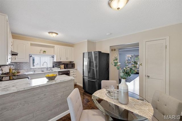 2411 Dordogne Drive, Maryland Heights, MO 63043