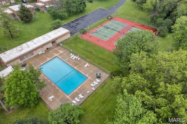 2411 Dordogne Drive, Maryland Heights, MO 63043