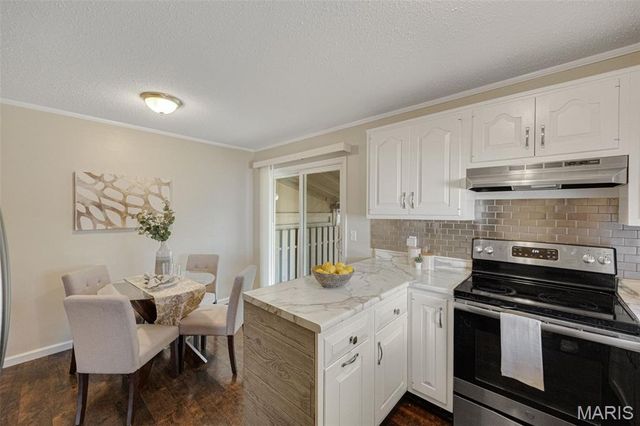 2411 Dordogne Drive, Maryland Heights, MO 63043