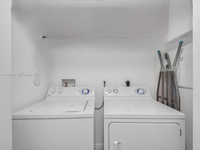 9719 Darlington Pl 1, Cooper City, FL 33328