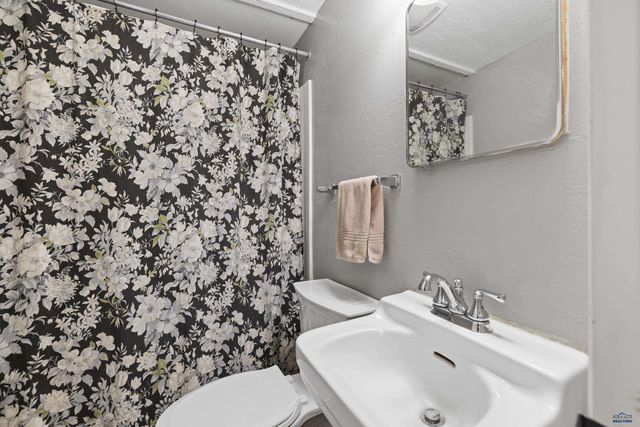 225 EAST JACKSON ST, Rapid City, SD 57701