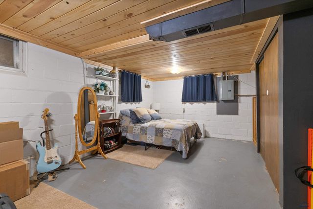 225 EAST JACKSON ST, Rapid City, SD 57701