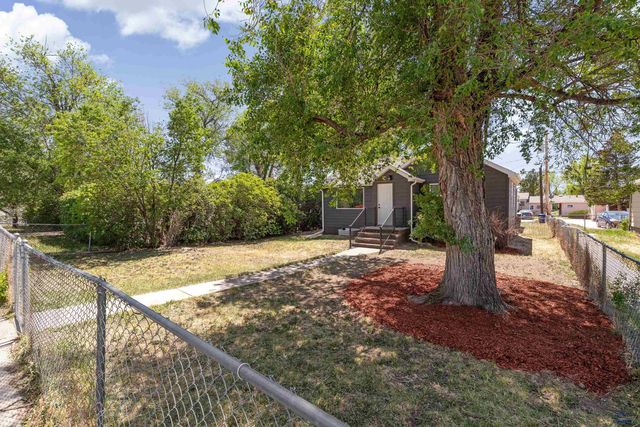 225 EAST JACKSON ST, Rapid City, SD 57701