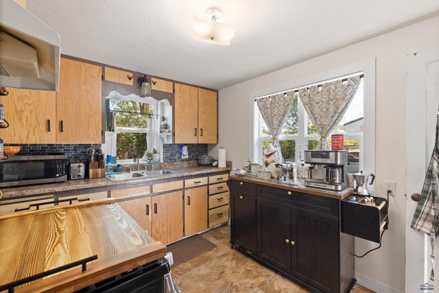 225 EAST JACKSON ST, Rapid City, SD 57701