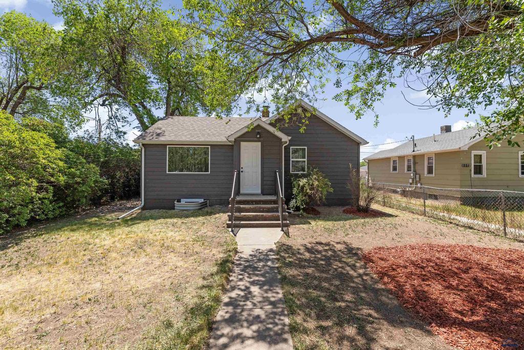 225 EAST JACKSON ST, Rapid City, SD 57701