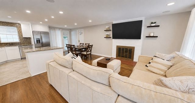 1116 Old Connecticut Path, Framingham, MA 01701