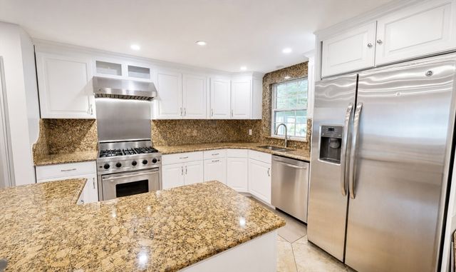 1116 Old Connecticut Path, Framingham, MA 01701