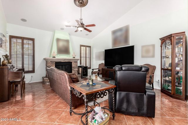 18465 W SUNNYSLOPE Lane, Waddell, AZ 85355