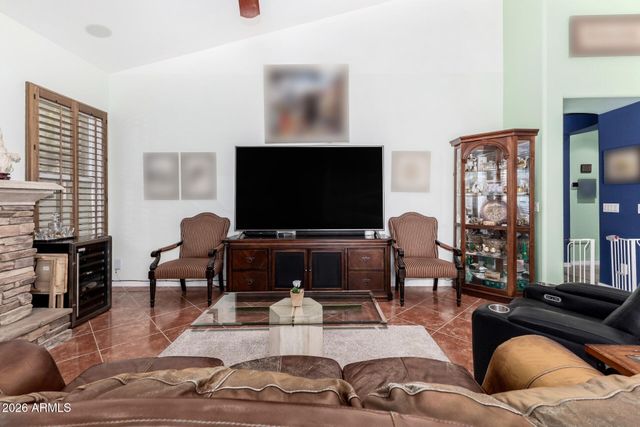 18465 W SUNNYSLOPE Lane, Waddell, AZ 85355