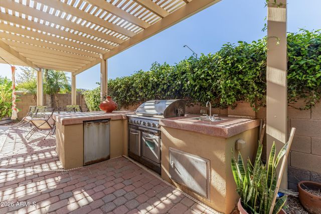 18465 W SUNNYSLOPE Lane, Waddell, AZ 85355