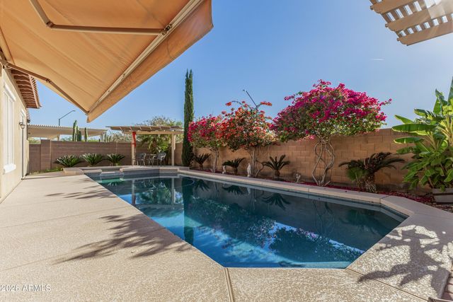 18465 W SUNNYSLOPE Lane, Waddell, AZ 85355