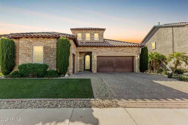 18465 W SUNNYSLOPE Lane, Waddell, AZ 85355