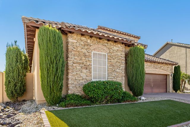 18465 W SUNNYSLOPE Lane, Waddell, AZ 85355