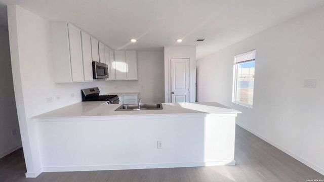 1011 LANDON RDG, San Antonio, TX 78253