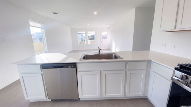 1011 LANDON RDG, San Antonio, TX 78253
