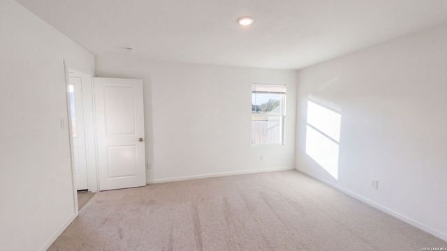 1011 LANDON RDG, San Antonio, TX 78253