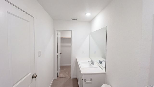 1011 LANDON RDG, San Antonio, TX 78253
