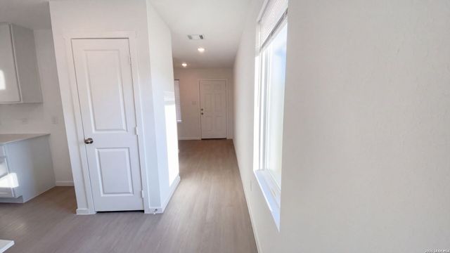 1011 LANDON RDG, San Antonio, TX 78253
