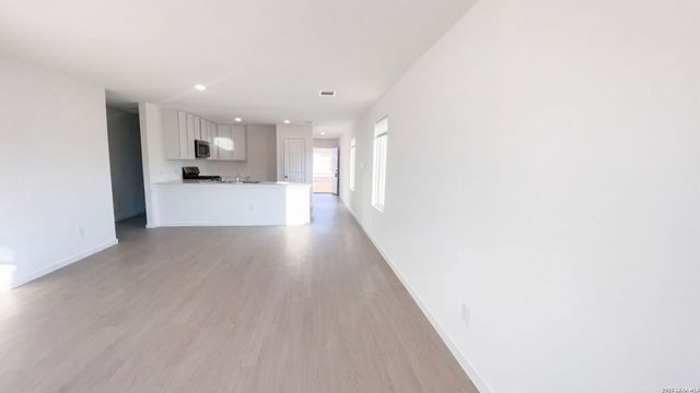 1011 LANDON RDG, San Antonio, TX 78253