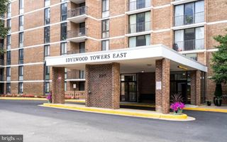 2311 PIMMIT DR #808, Falls Church, VA 22043