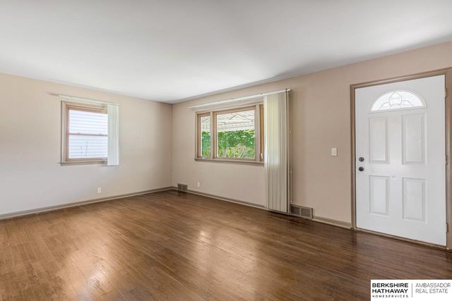 5327 N 48 Avenue, Omaha, NE 68104
