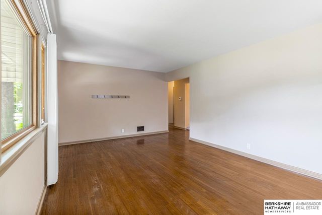 5327 N 48 Avenue, Omaha, NE 68104