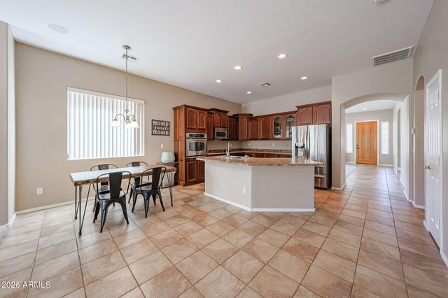 10465 E KNOWLES Avenue, Mesa, AZ 85209