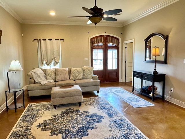 606 Point Pleasant Dr, Berwick, LA 70342