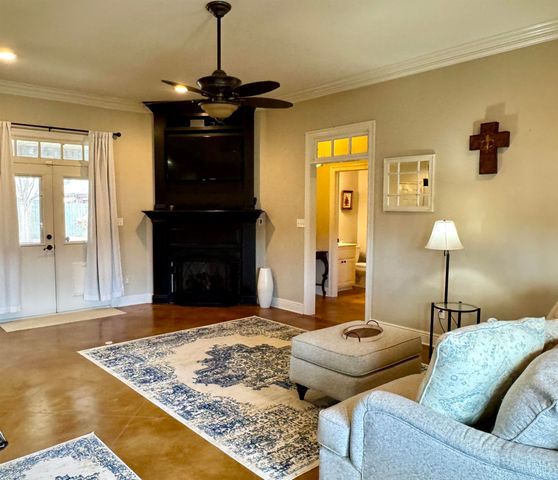 606 Point Pleasant Dr, Berwick, LA 70342