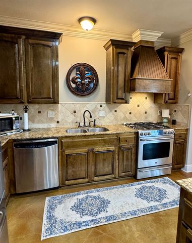 606 Point Pleasant Dr, Berwick, LA 70342