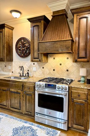 606 Point Pleasant Dr, Berwick, LA 70342