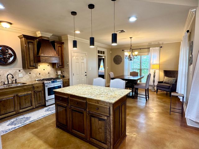 606 Point Pleasant Dr, Berwick, LA 70342