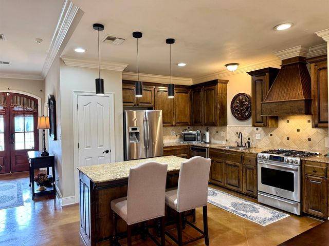 606 Point Pleasant Dr, Berwick, LA 70342