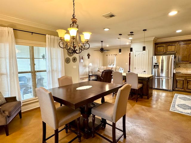 606 Point Pleasant Dr, Berwick, LA 70342