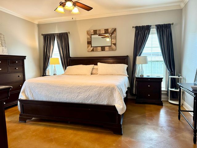 606 Point Pleasant Dr, Berwick, LA 70342