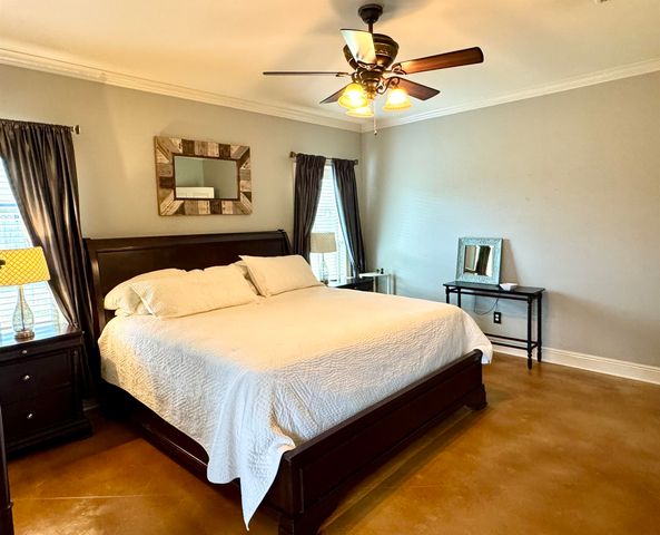 606 Point Pleasant Dr, Berwick, LA 70342