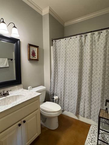 606 Point Pleasant Dr, Berwick, LA 70342