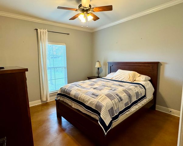 606 Point Pleasant Dr, Berwick, LA 70342