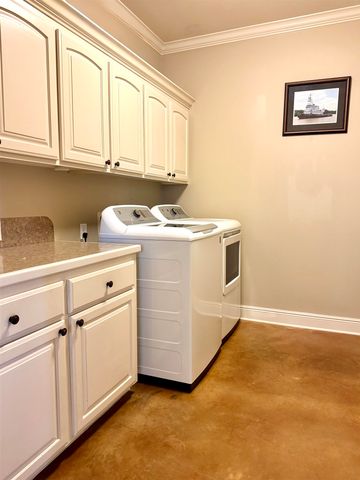 606 Point Pleasant Dr, Berwick, LA 70342