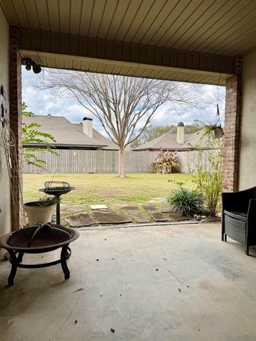 606 Point Pleasant Dr, Berwick, LA 70342