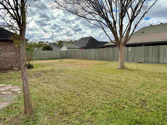 606 Point Pleasant Dr, Berwick, LA 70342