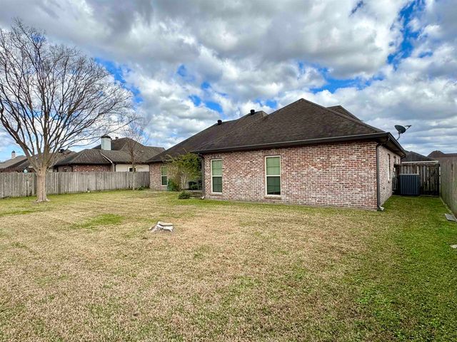 606 Point Pleasant Dr, Berwick, LA 70342