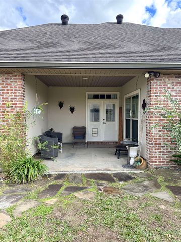 606 Point Pleasant Dr, Berwick, LA 70342