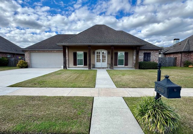 606 Point Pleasant Dr, Berwick, LA 70342