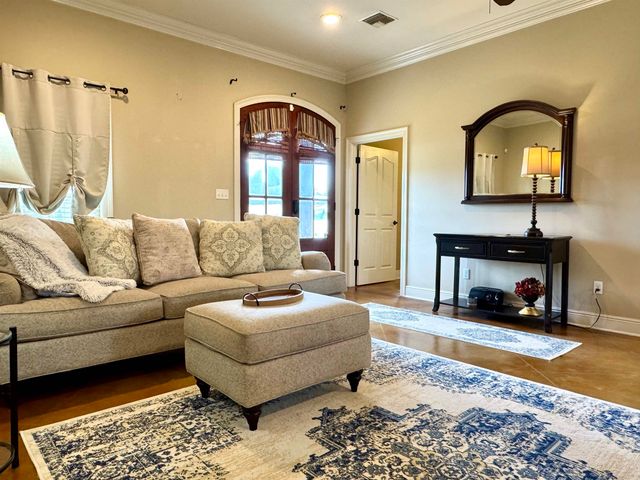 606 Point Pleasant Dr, Berwick, LA 70342