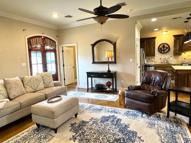 606 Point Pleasant Dr, Berwick, LA 70342